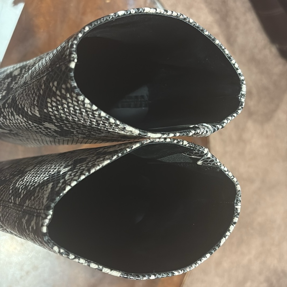Host Pick!!! Marlo over the knee snake skin size 5 brand new Fabulous!!! - Picture 6 of 9
